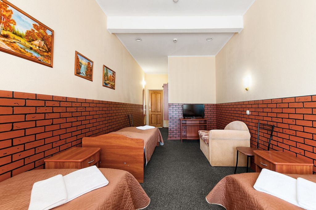 Балтхаус — Трёхместный номер Трехместный номер с санузлом с тремя раздельными кроватями