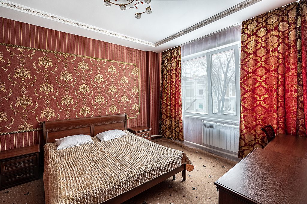 Автор — Четырёхместный номер люкс