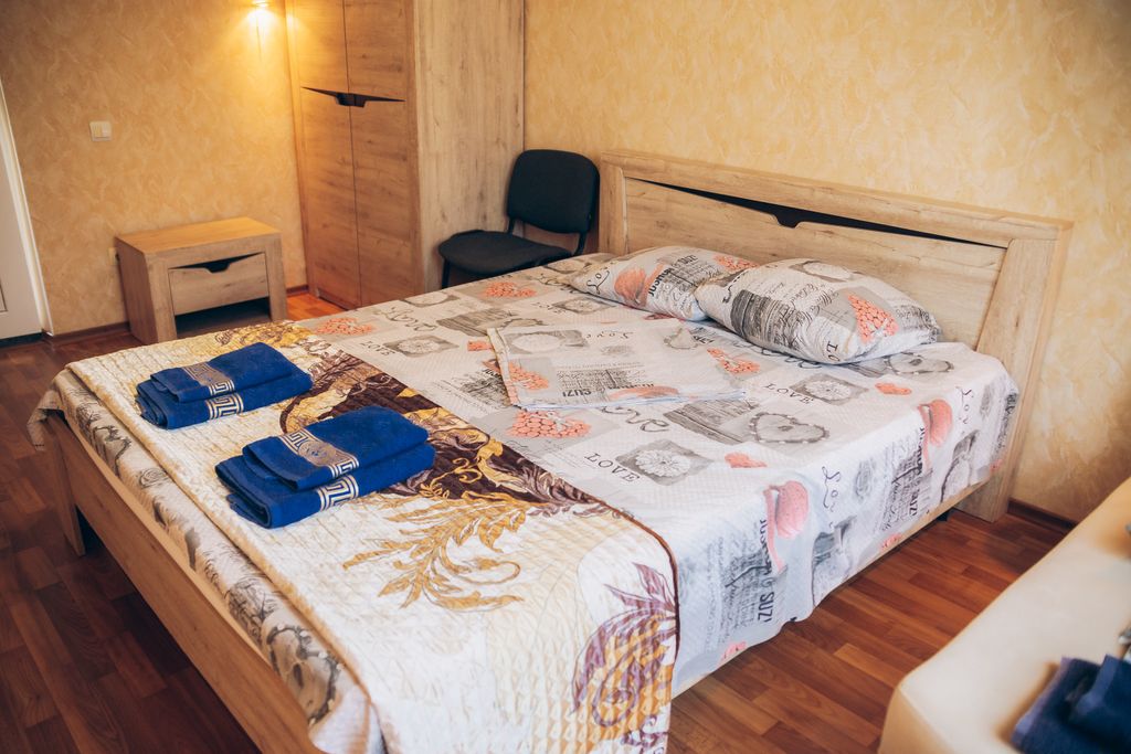 Азимут — Трёхместный номер однокомнатные улучшенные апартаменты