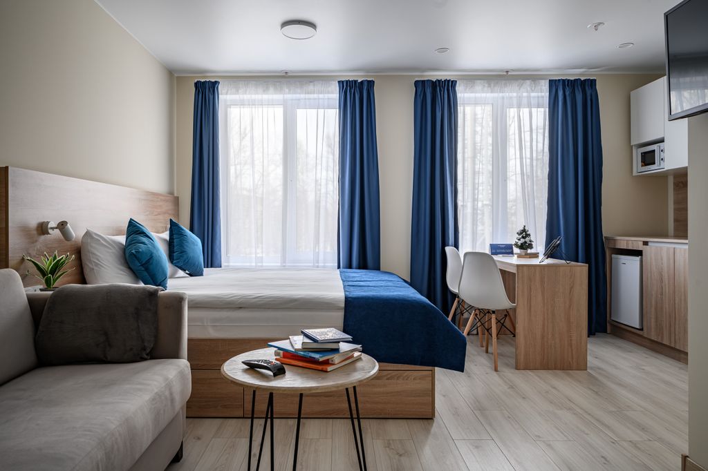 Best Western Zoom Hotel — Семейный номер с двуспальной кроватью и диваном