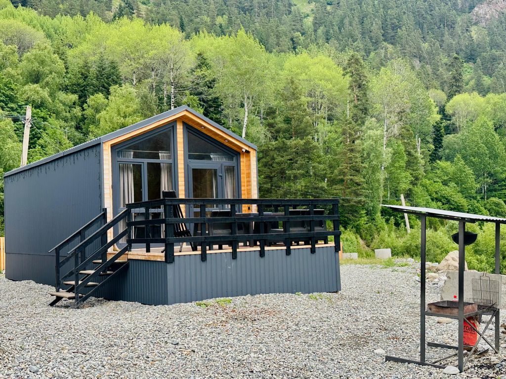 Исток — Дом Барнхаус с видом на горы и реку