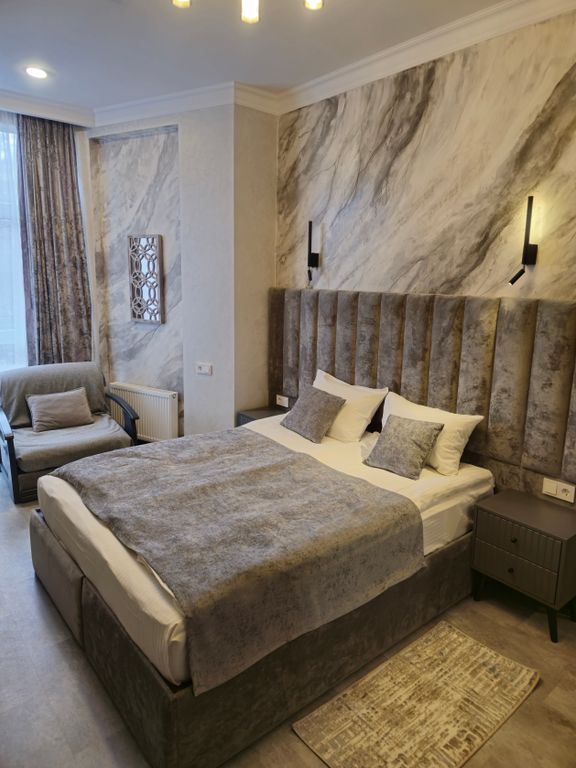 Зеркальный — Трёхместный номер улучшенный