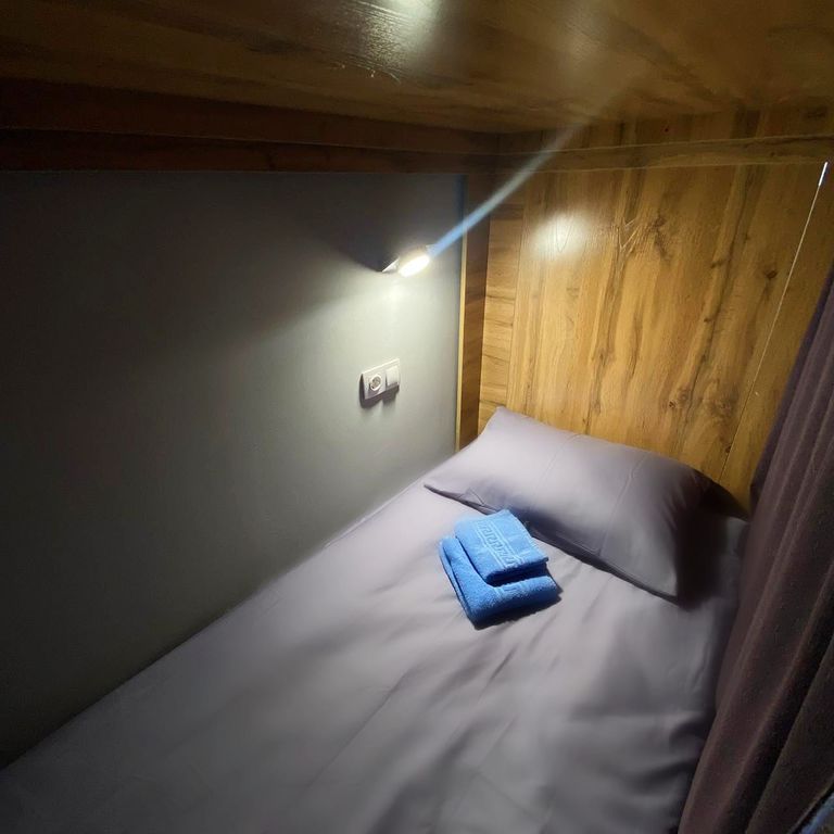 Универсал — Многоместный смешанный номер эконом (душ/туалет общий)