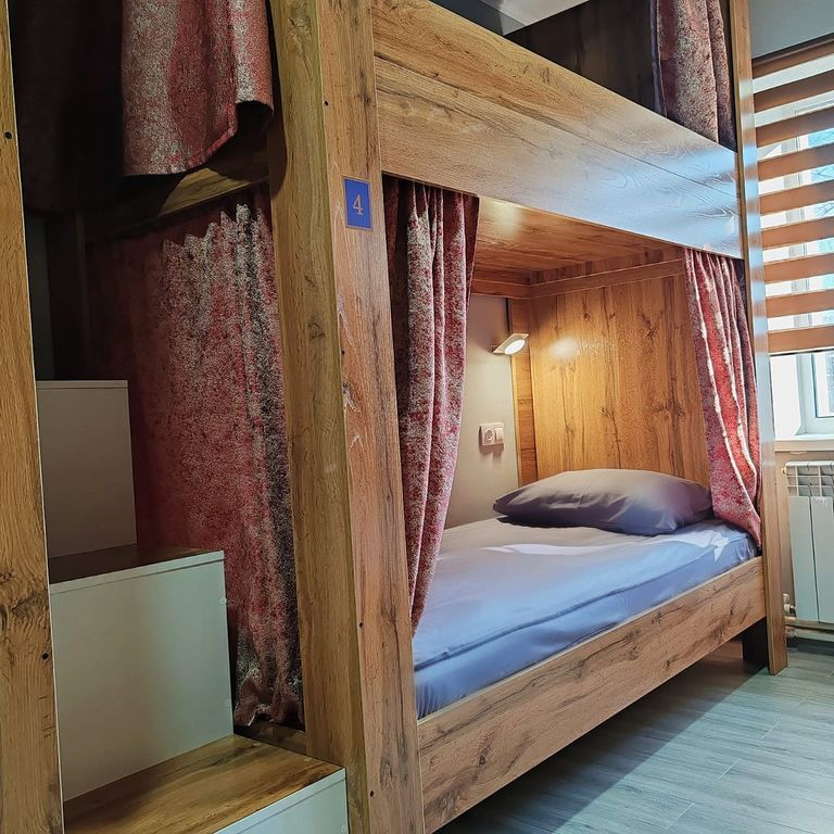 Универсал — Многоместный смешанный номер эконом (душ/туалет общий)