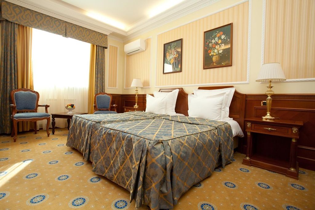 Парус — Двухместный номер с 2 отдельными кроватями делюкс