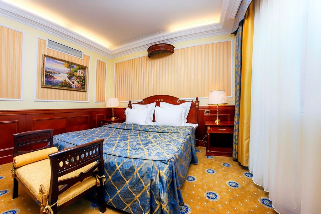 Парус — Двухместный номер с 1 кроватью люкс угловой