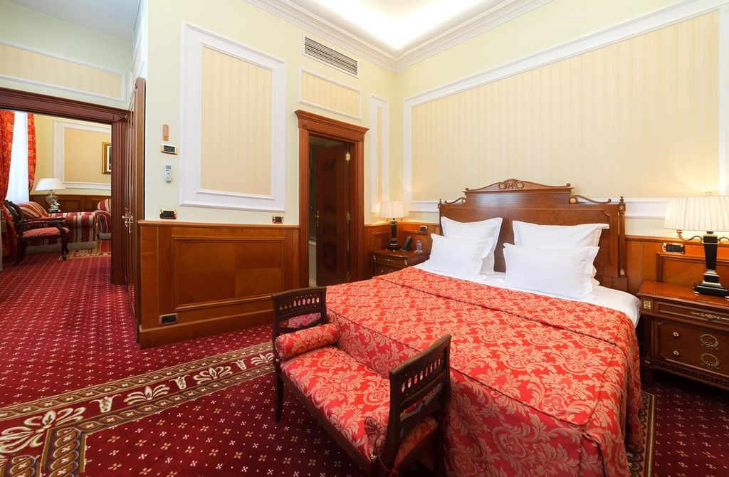 Парус — Двухместный номер с 1 кроватью люкс № 2