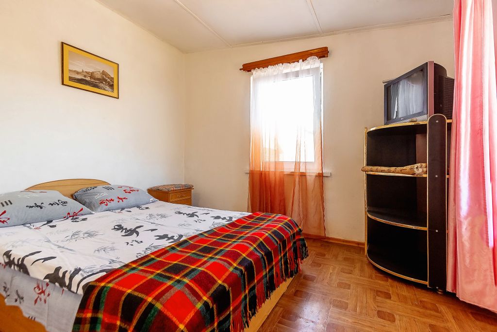 Южный дворик — Трёхместный номер стандарт с видом на горы