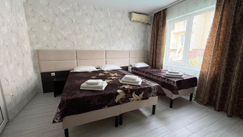 Клевер — Трёхместный номер улучшенный