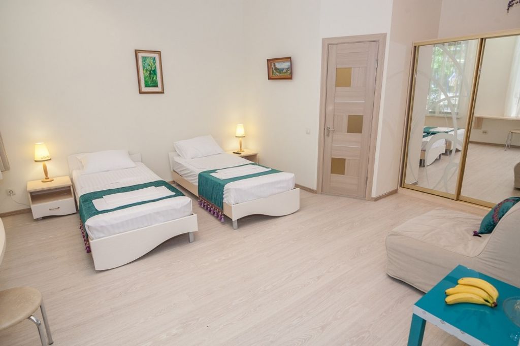 Феоника — Двухместный номер с 2 отдельными кроватями с дополнительным местом