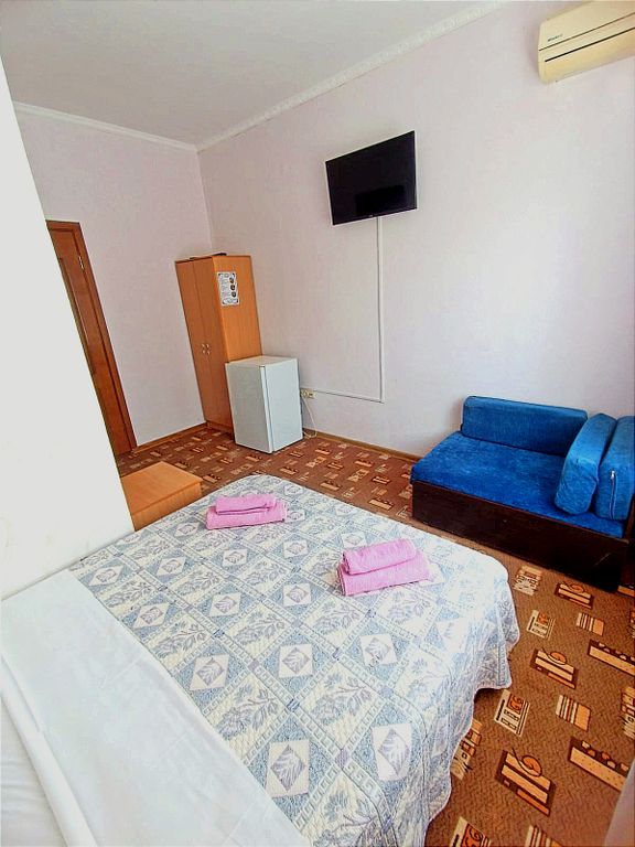 Ласточкино гнездо — Трёхместный номер стандарт