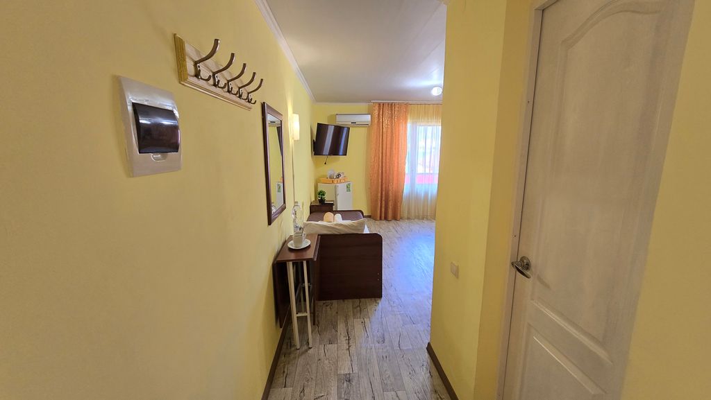 Яблоко — Четырёхместный номер стандарт с видом на море