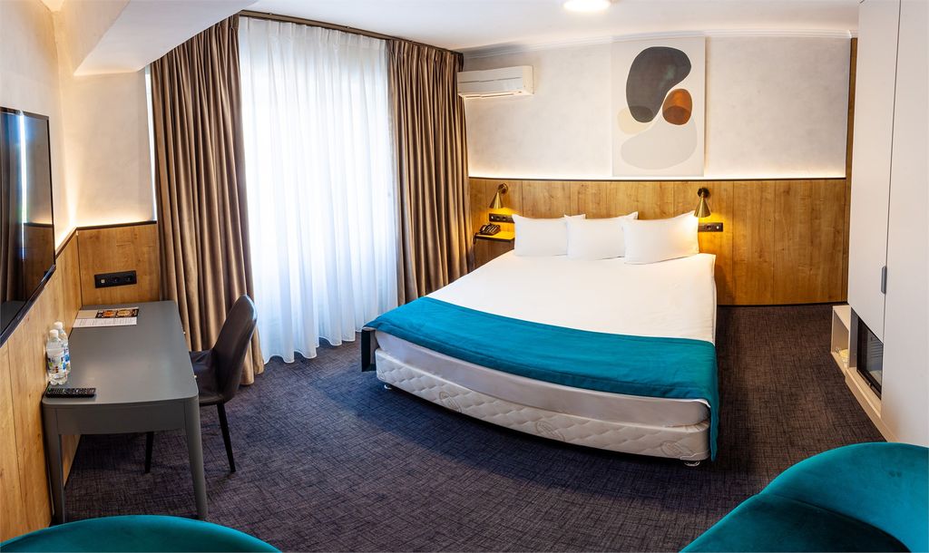 Интурист — Двухместный номер с 1 кроватью Угловой