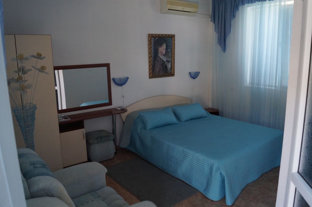 У Чехова — Трёхместный номер