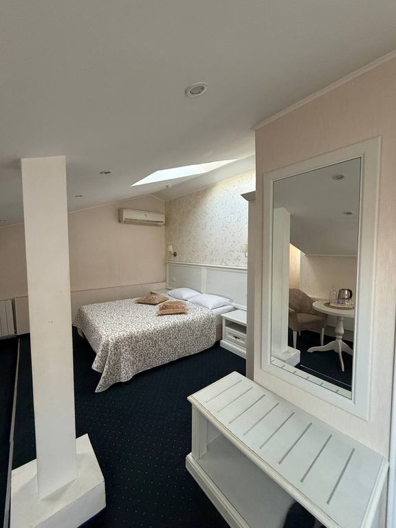 Апельсин на Трубной — Трёхместный номер улучшенный