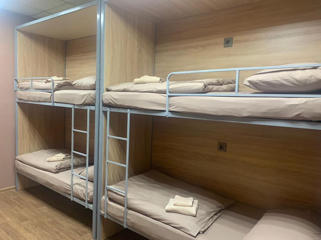 Ледокол — Многоместный женский номер эконом (душ/туалет общий)