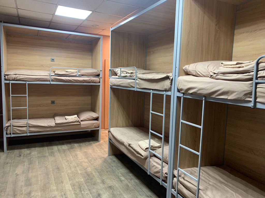 Ледокол — Многоместный женский номер эконом (душ/туалет общий)