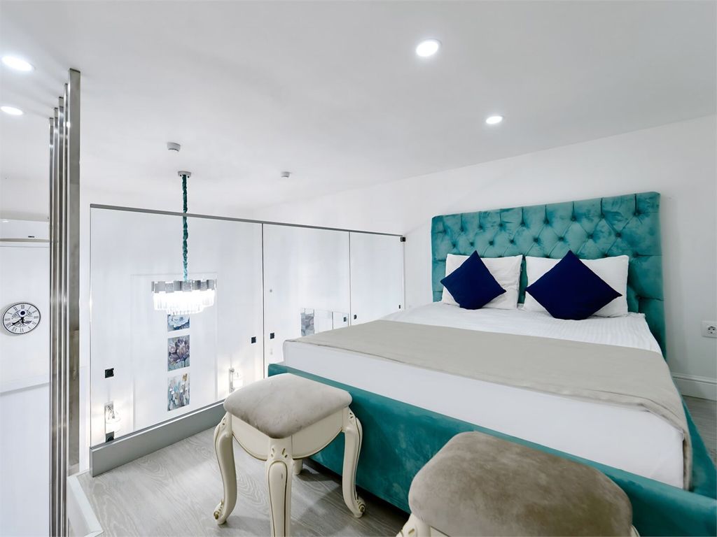 "Централ Резиденс" — Двухместный номер с 1 кроватью студия двухуровневая без окна