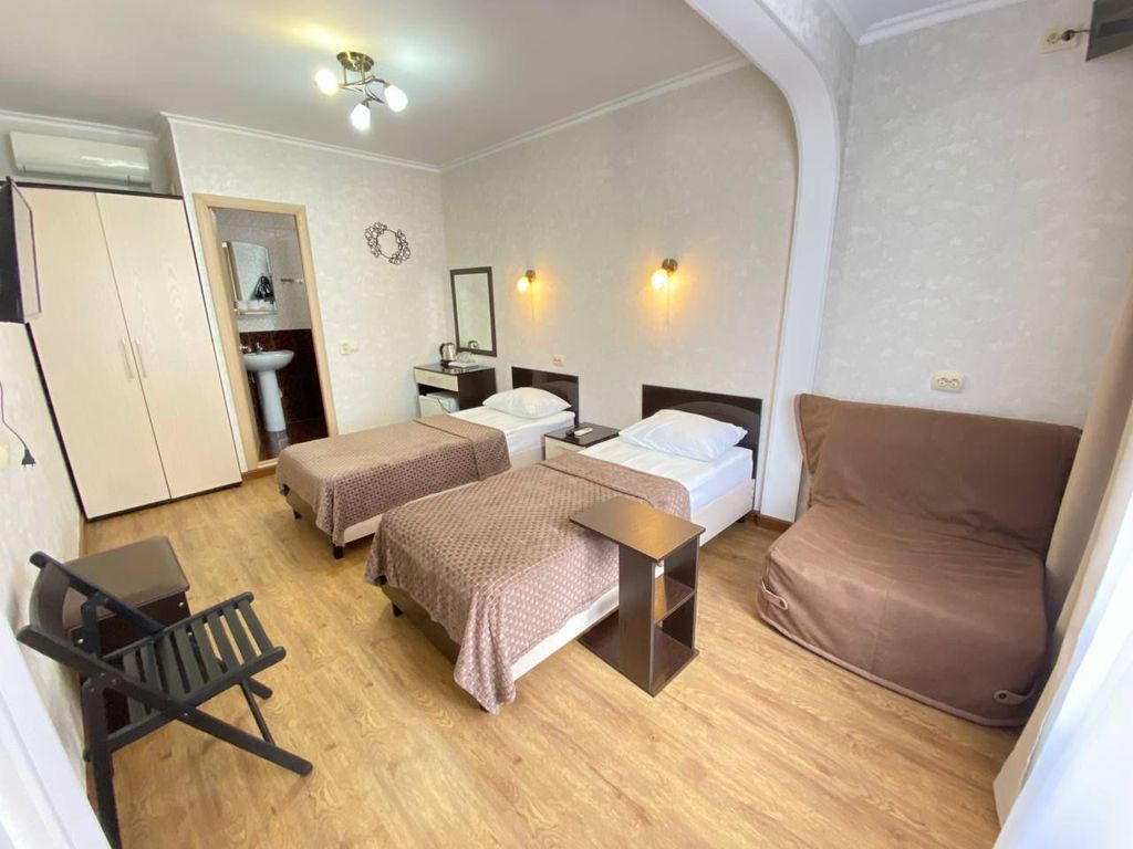 Ромашка — Трёхместный номер улучшенный