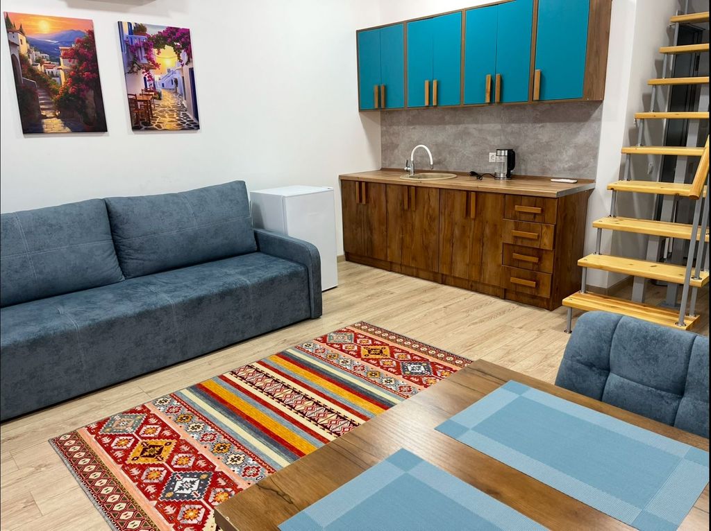 Santorini Family Club — Четырёхместный номер двухуровневый апартамент-премиум c собственной зоной отдыха на крыше и видом на бассейн