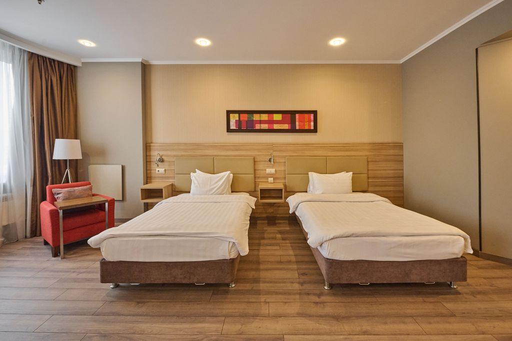 Ramada by Wyndham Rostov-on-Don Hotel and SPA — Двухместный номер с 2 отдельными кроватями делюкс