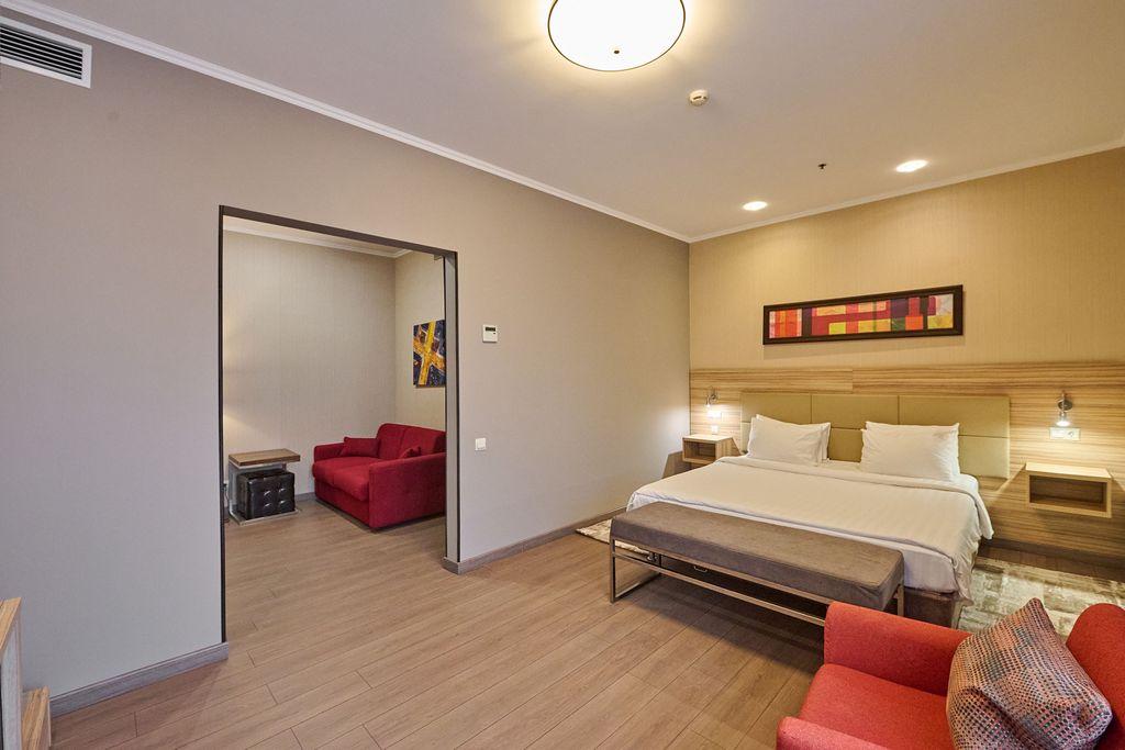 Ramada by Wyndham Rostov-on-Don Hotel and SPA — Двухместный номер с 1 кроватью джуниор сьют