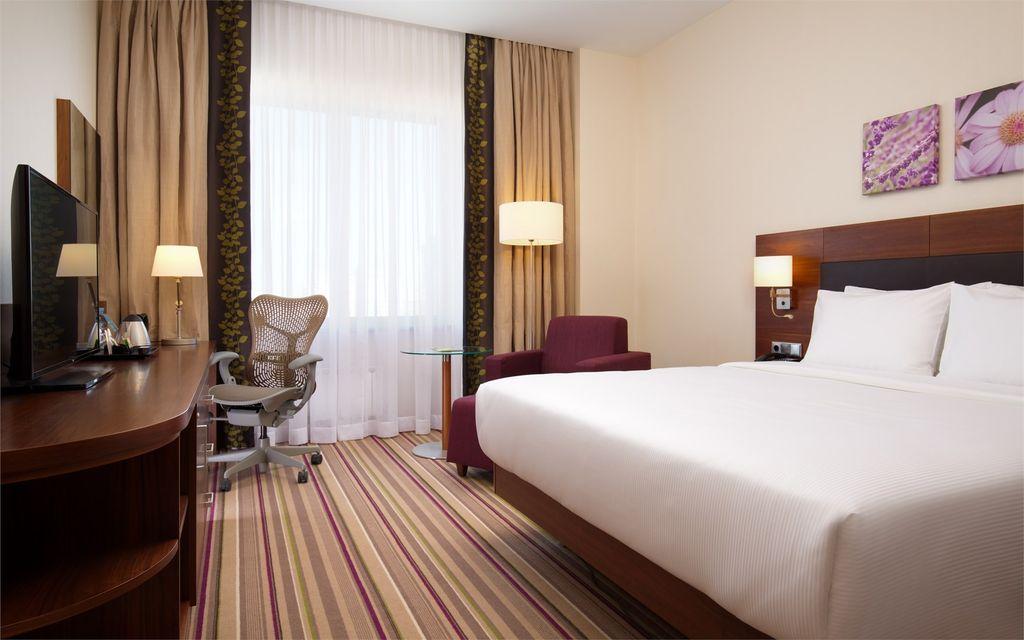 Hilton Garden Inn Volgograd — Двухместный номер с 1 кроватью стандарт с большой кроватью (King size)