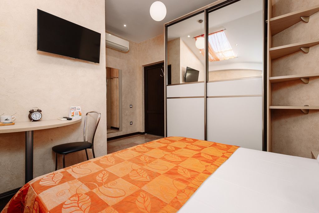 Новое Время — Двухместный номер с 1 кроватью комфорт с просторной ванной на уютной мансарде