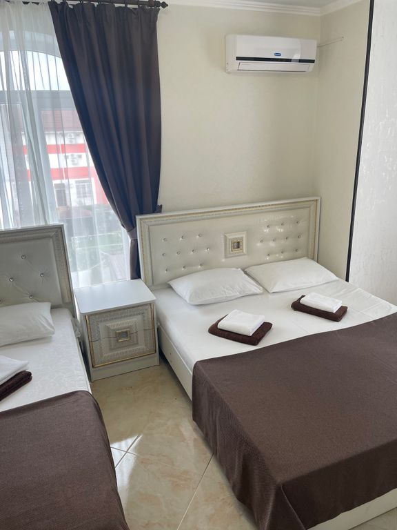 ИмператорЪ — Четырёхместный номер стандарт с эркером