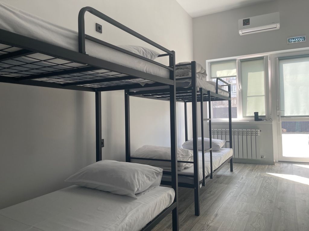 Возвращайся (Comeback hostel) — Многоместный мужской номер эконом (душ/туалет общий)