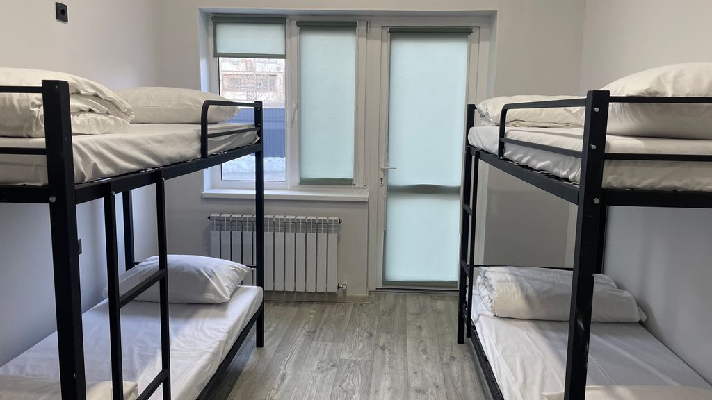 Возвращайся (Comeback hostel) — Многоместный женский номер эконом (душ/туалет общий)