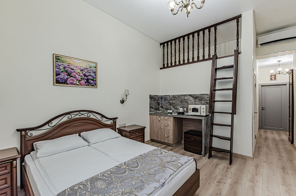 Николай Гоголь — Апартаменты Люкс с чердаком для детей