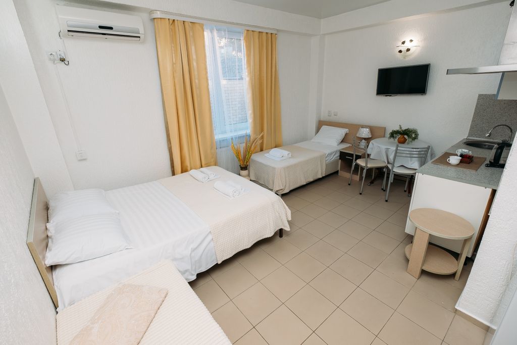 Эрсико 1 — Трёхместный номер Студия без балкона с мини-кухней