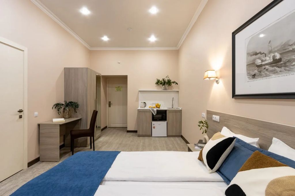 Номера на Пирогова — Двухместный номер с 1 кроватью улучшенный