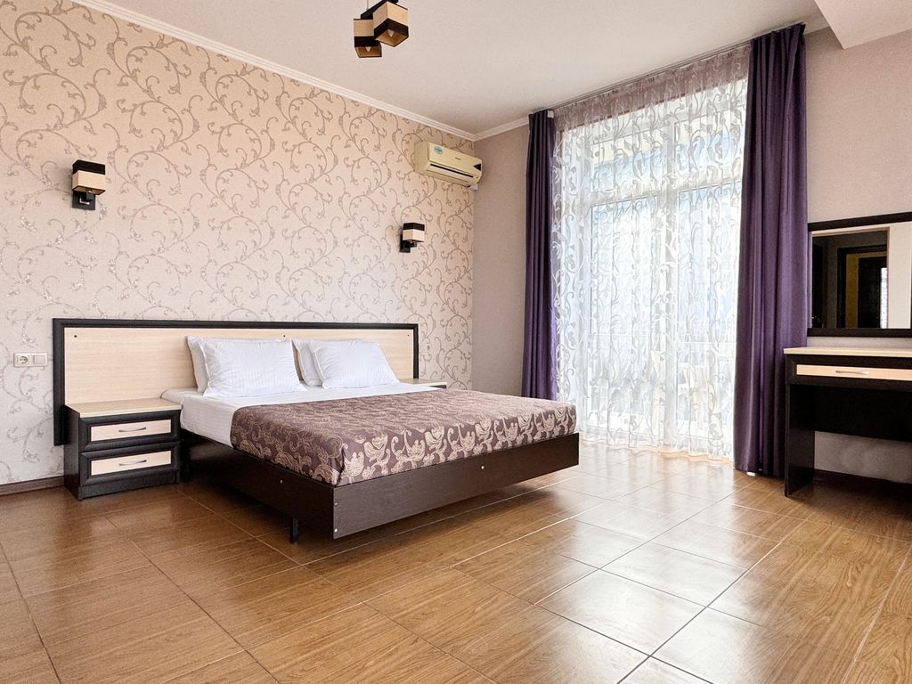 Триера — Четырёхместный номер полулюкс