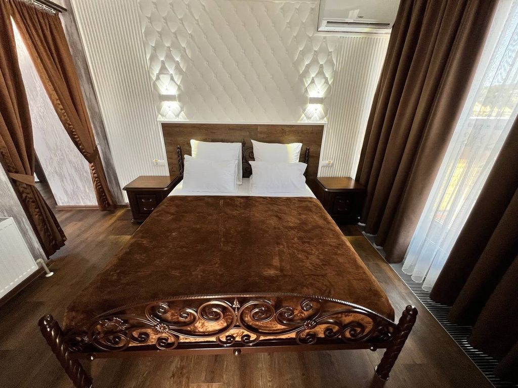 Викинг — Двухместный номер с 1 кроватью 2-х комнатный номер категории Люкс с балконом