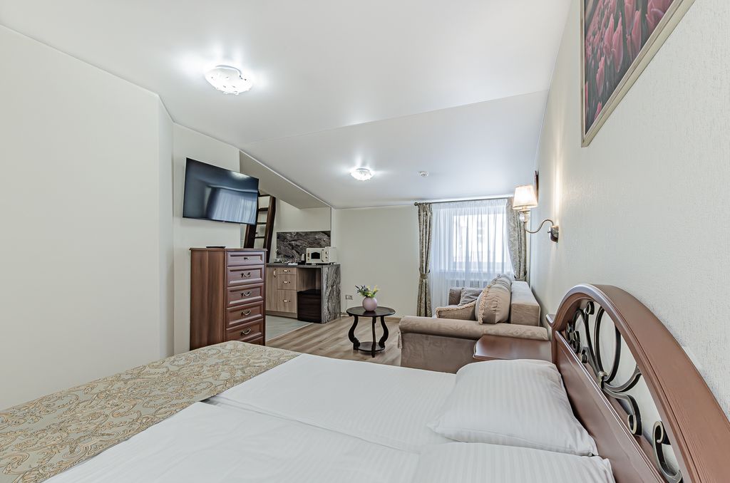 Николай Гоголь — Семейный номер люкс семейный на втором этаже