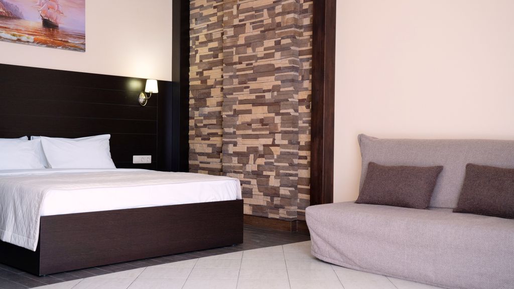 Альпийский Дом — Четырёхместный номер Супериор с отдельным входом