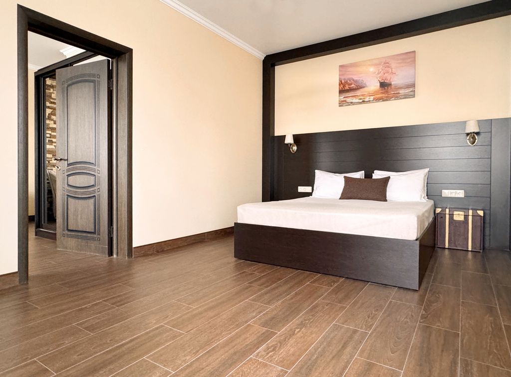 Альпийский Дом — Четырёхместный номер 2х комнатный 4х местный номер с балконом