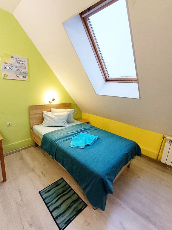 Золотой Клевер — Одноместный номер Стандартный одноместный номер на мансардном этаже №502