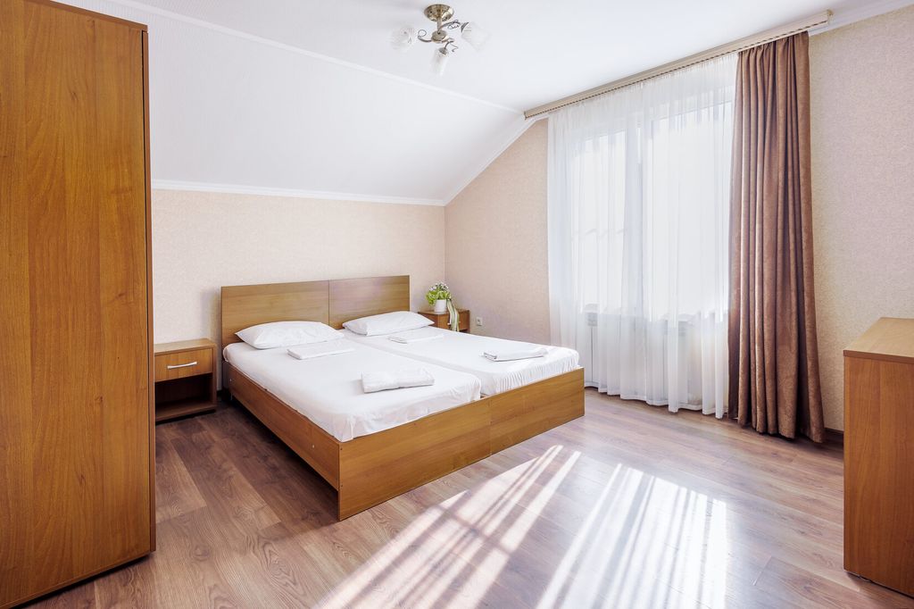 Бастион — Двухместный номер с 2 отдельными кроватями (эконом)