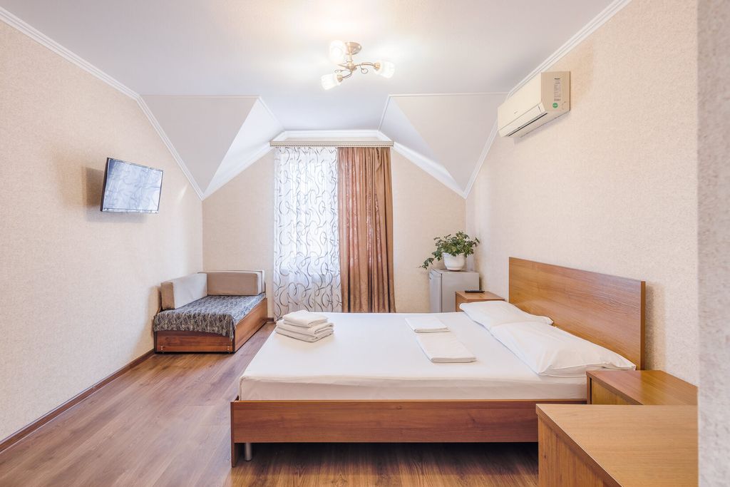 Бастион — Трёхместный номер (стандартный)