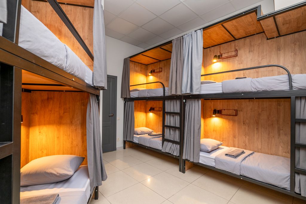 Дип Слип — Многоместный мужской номер Улучшенная капсула в шестиместном мужском номере