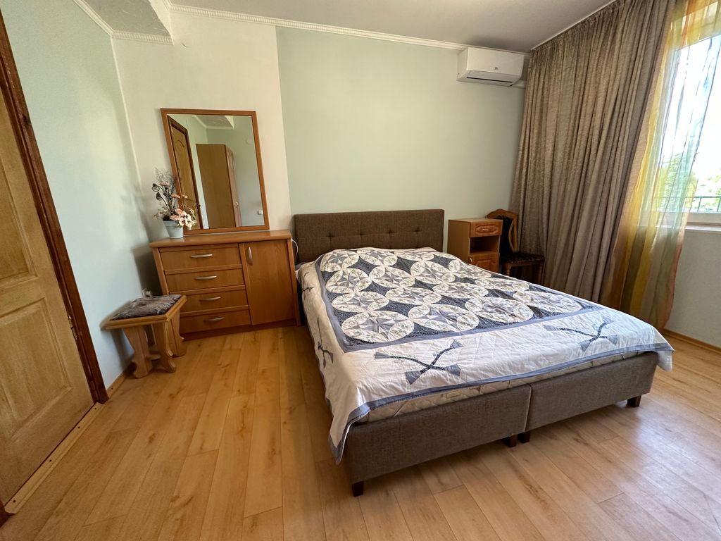 Весла — Семейный номер улучшенный с видом на город