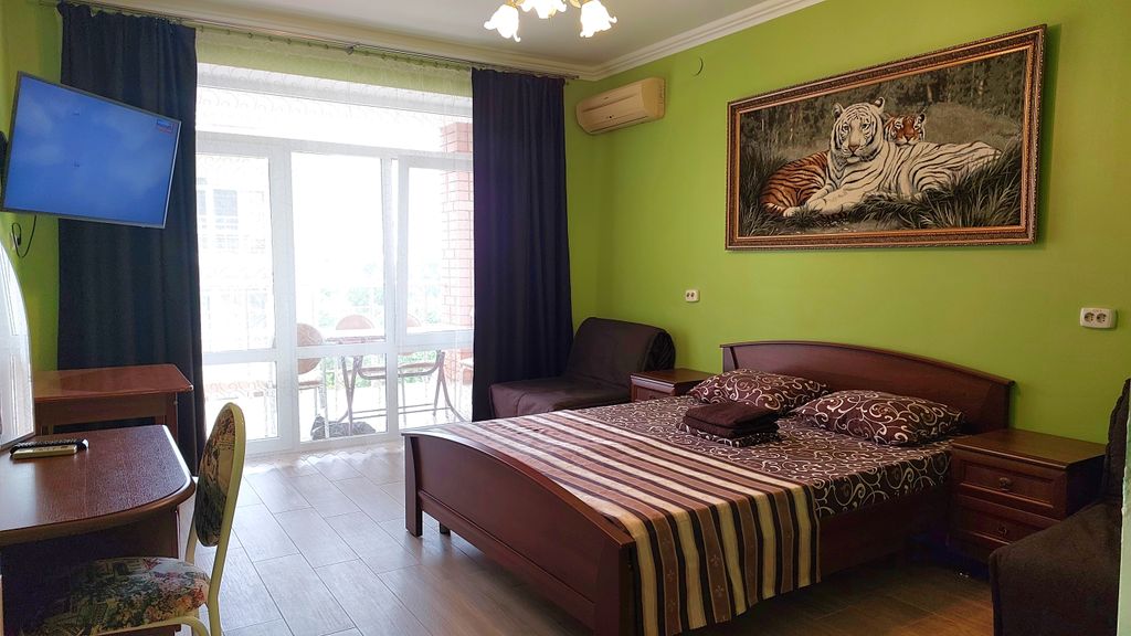 Отдых у Александра — Четырёхместный номер делюкс 2+2 с балконом