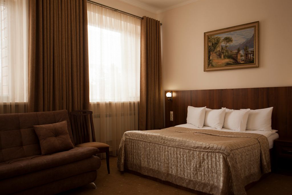 Корона — Двухместный номер с 1 кроватью улучшенный