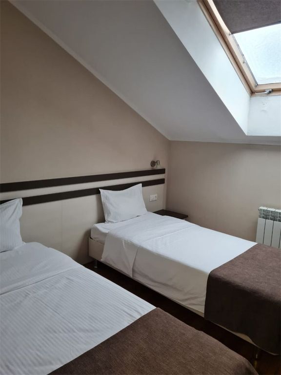 Карат — Двухместный номер с 2 отдельными кроватями мансарда