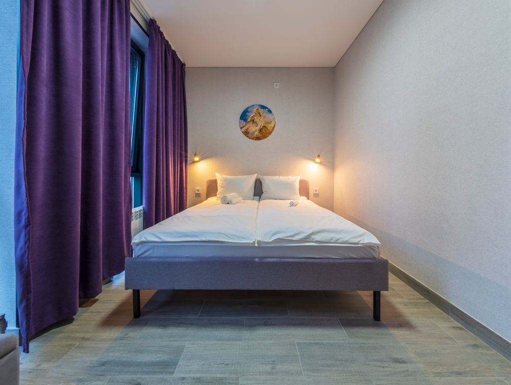 Все свои — Семейный номер эконом