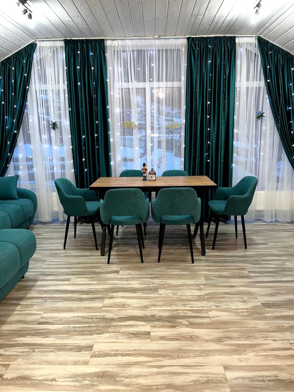 Изумрудный Лес — Семейный номер люкс с видом на горы (2 этаж)