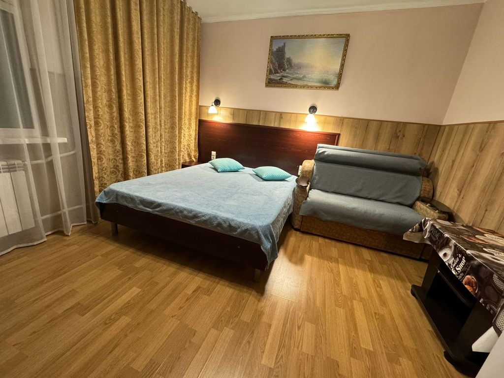 Дo Моря — Трёхместный номер улучшенный с видом на горы